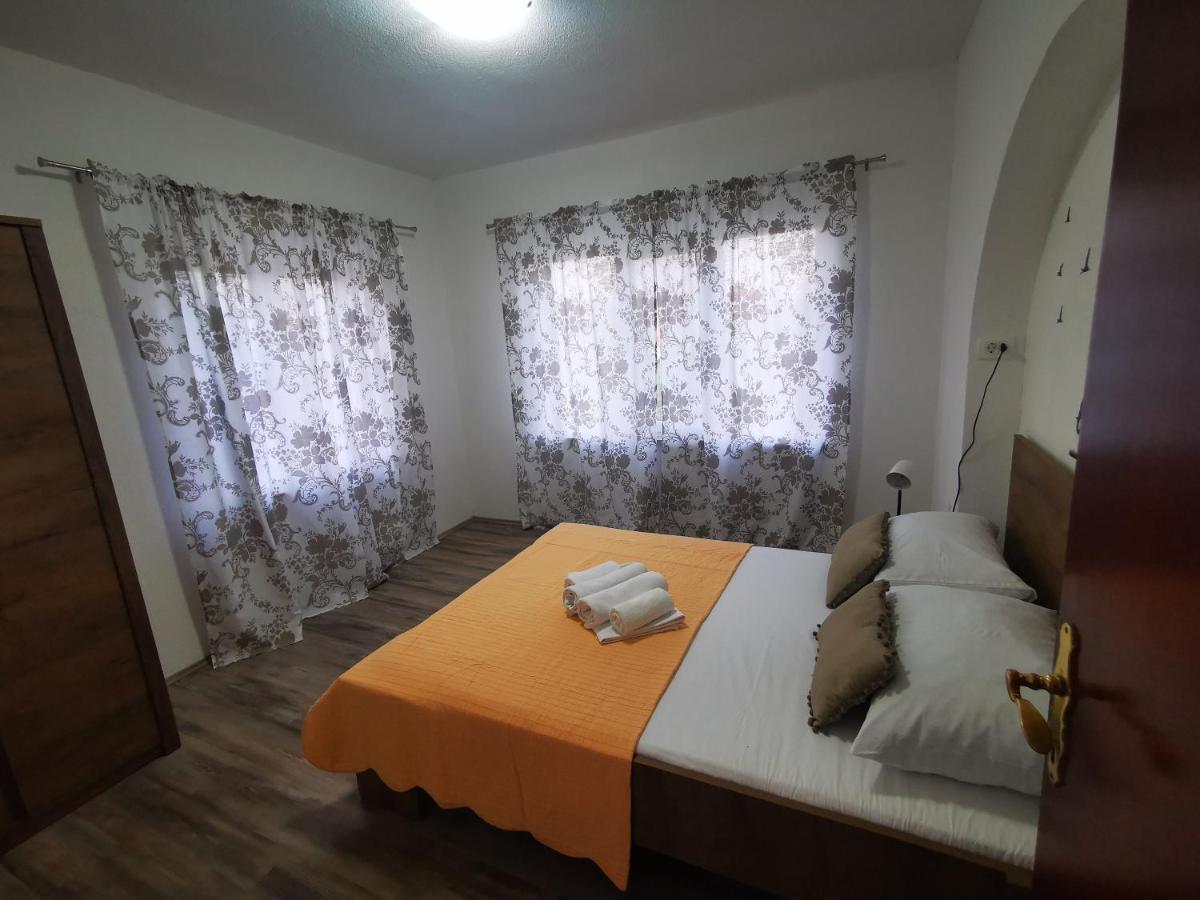 Apartments Vrdoljak Lumbarda Eksteriør bilde