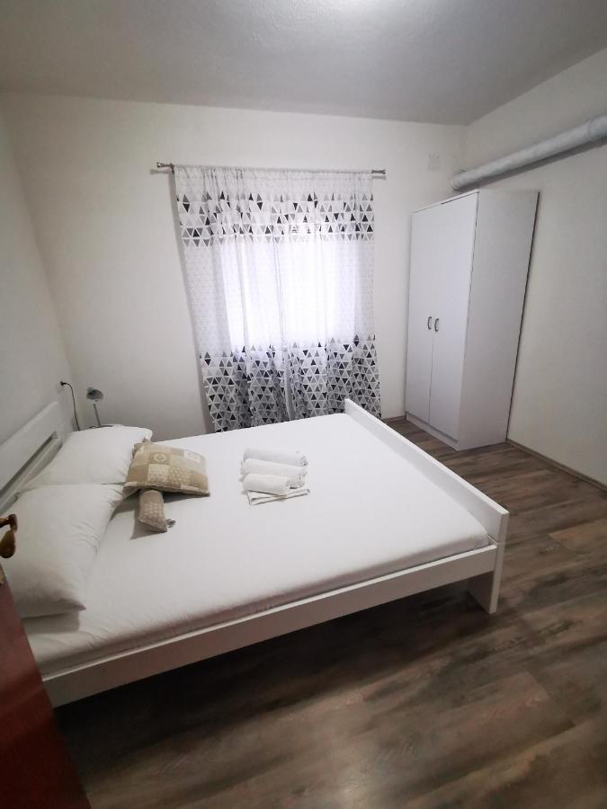 Apartments Vrdoljak Lumbarda Eksteriør bilde