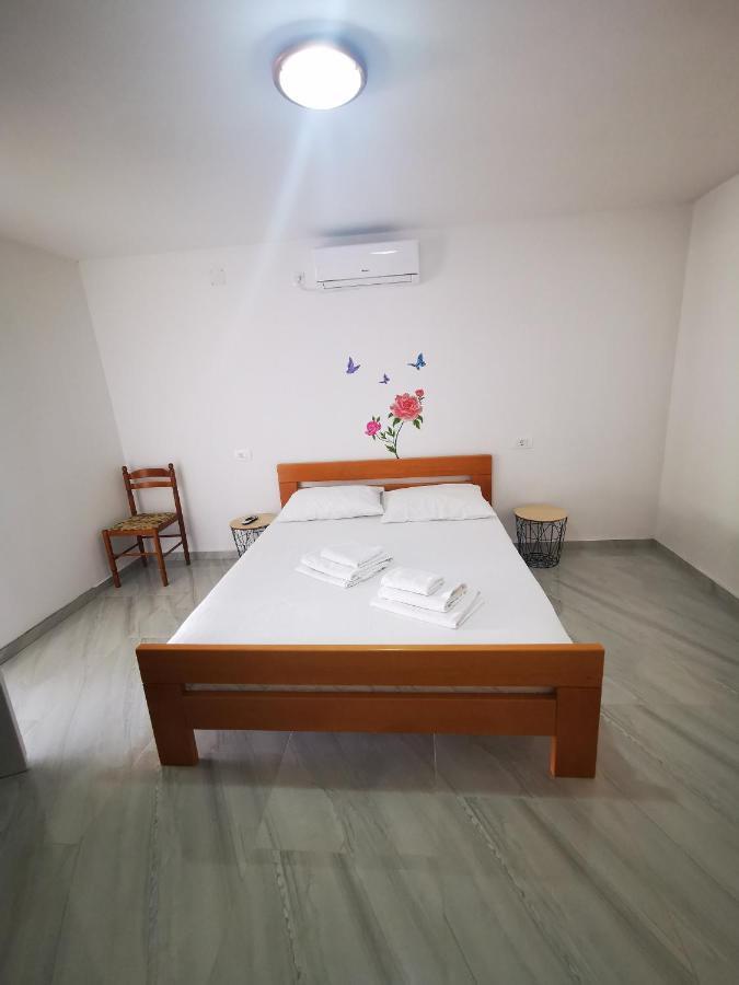 Apartments Vrdoljak Lumbarda Eksteriør bilde