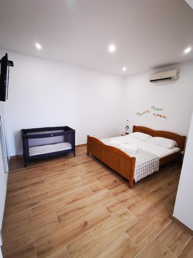 Apartments Vrdoljak Lumbarda Eksteriør bilde